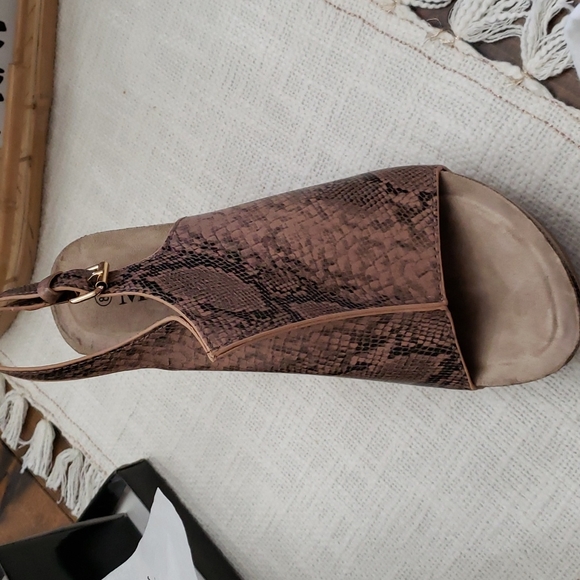 New In Box -Snakeskin Wedge - Picture 6 of 8